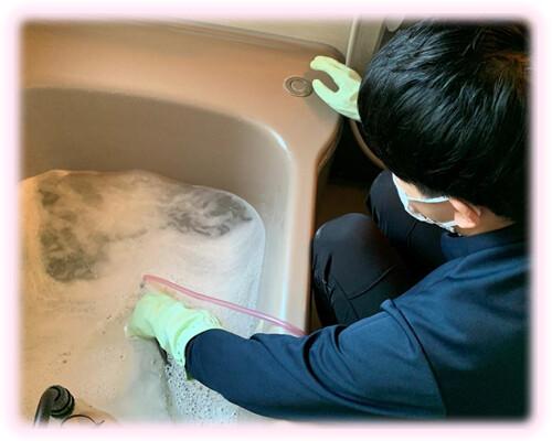 風呂釜洗浄_追い焚き配管内部を掃除するプロの業者の料金や費用の値段
